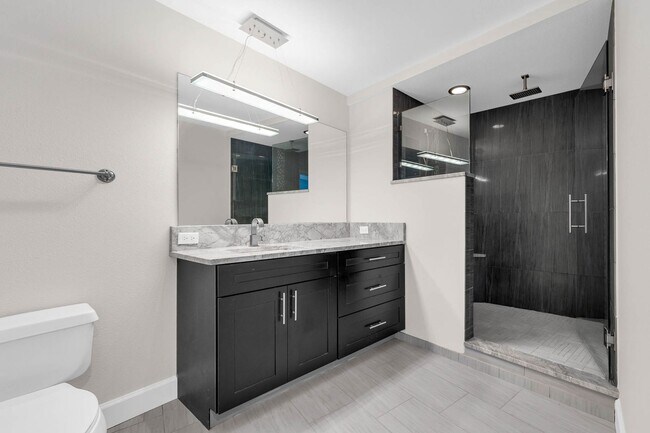 Building Photo - “Luxury, Location, Lifestyle — All at The Waverly”