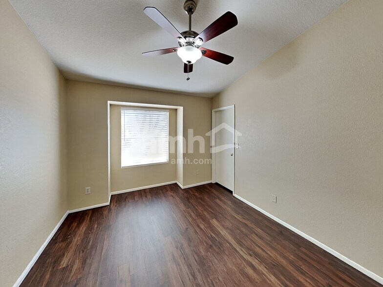 Building Photo - 9915 E Paseo Juan Tabo