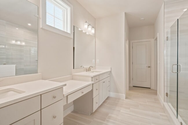 Building Photo - 625 Lipizzan Dr SW
