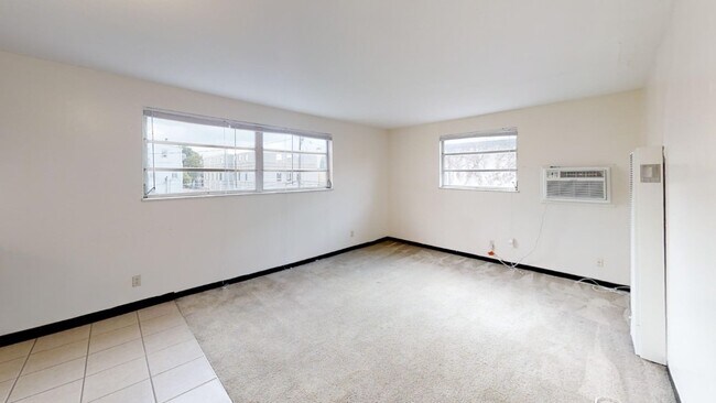 Building Photo - 107 E 16th Ave
