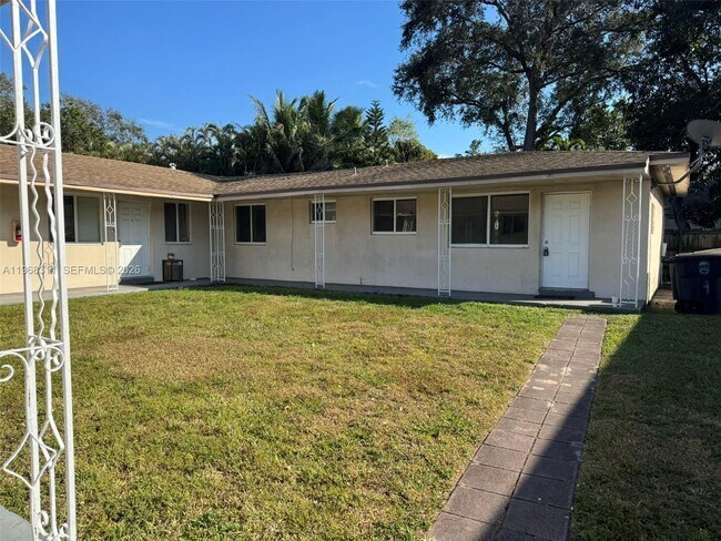 Building Photo - 730 NE 122nd St