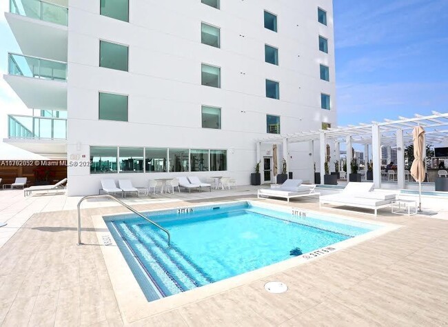 Building Photo - 400 Sunny Isles Blvd
