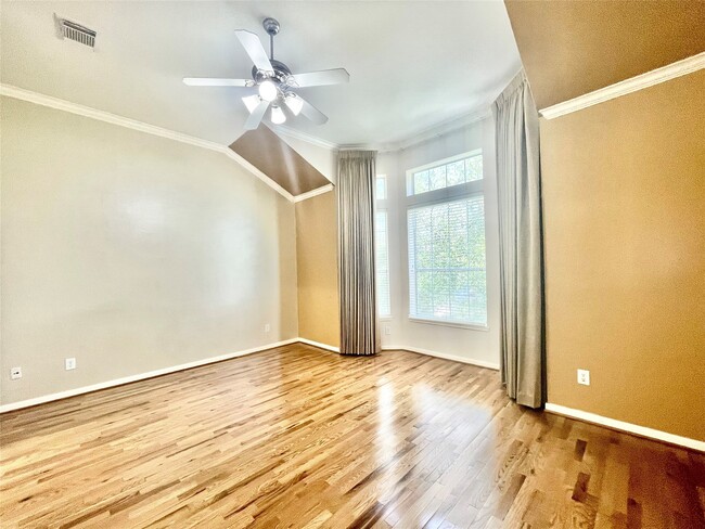 Building Photo - 32 Waugh Dr