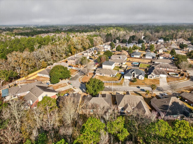 Building Photo - 10277 English Manor Dr