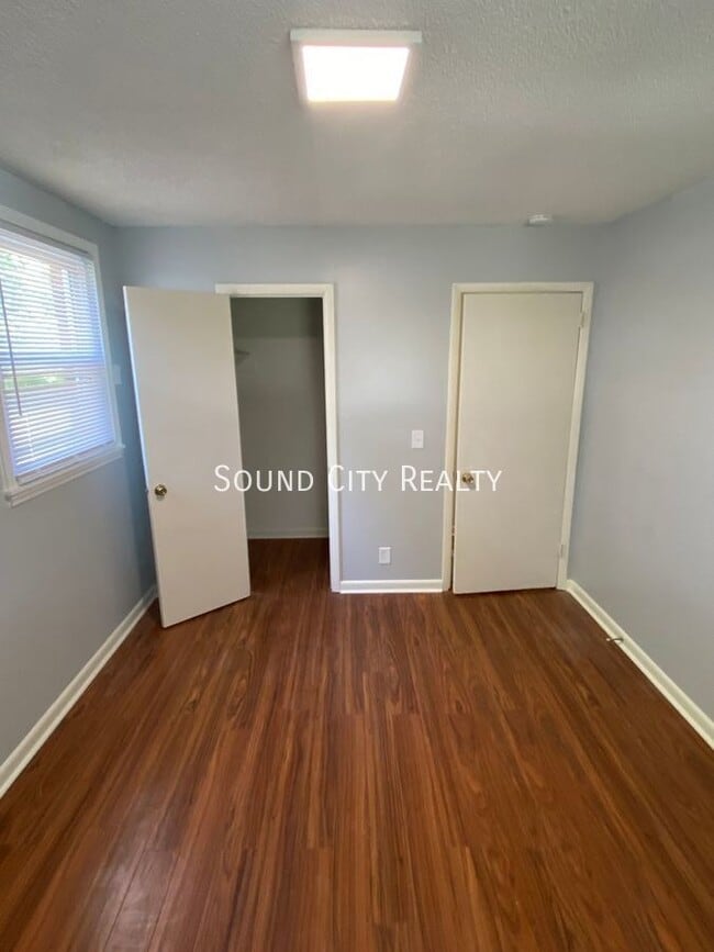 Building Photo - 3232 Hinkle-