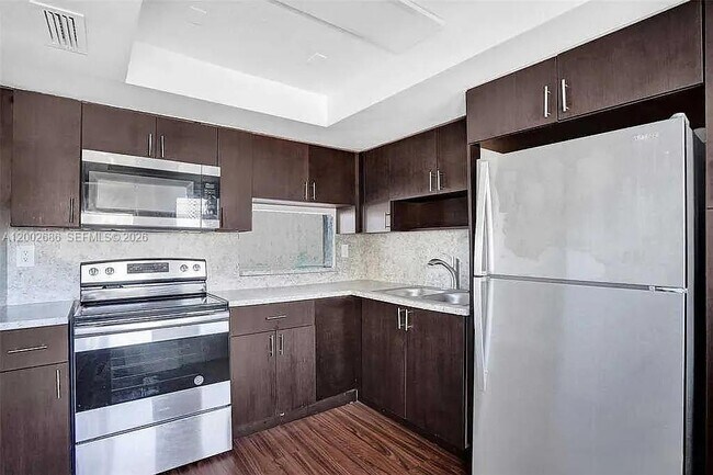 Building Photo - 1501 NE Miami Gardens Dr