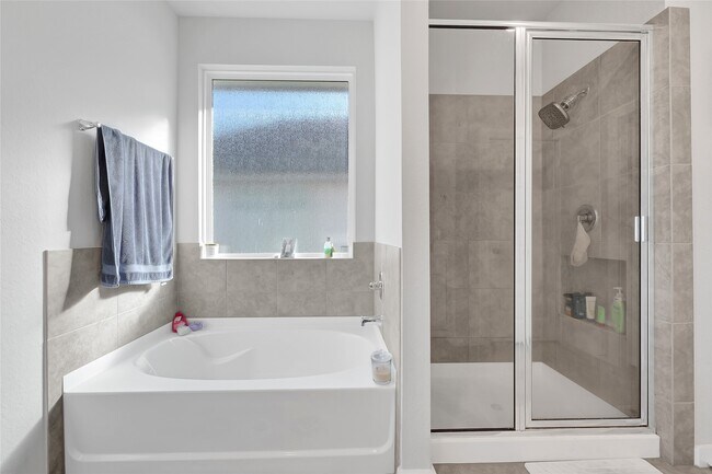 Building Photo - 7214 Clearwater Cv Dr