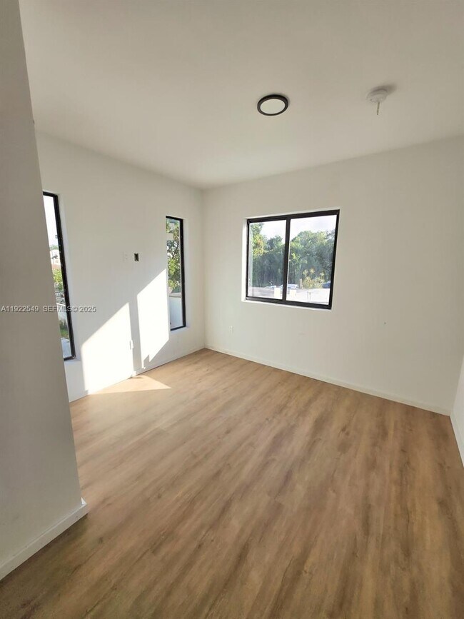 Building Photo - 753 NW 30th St