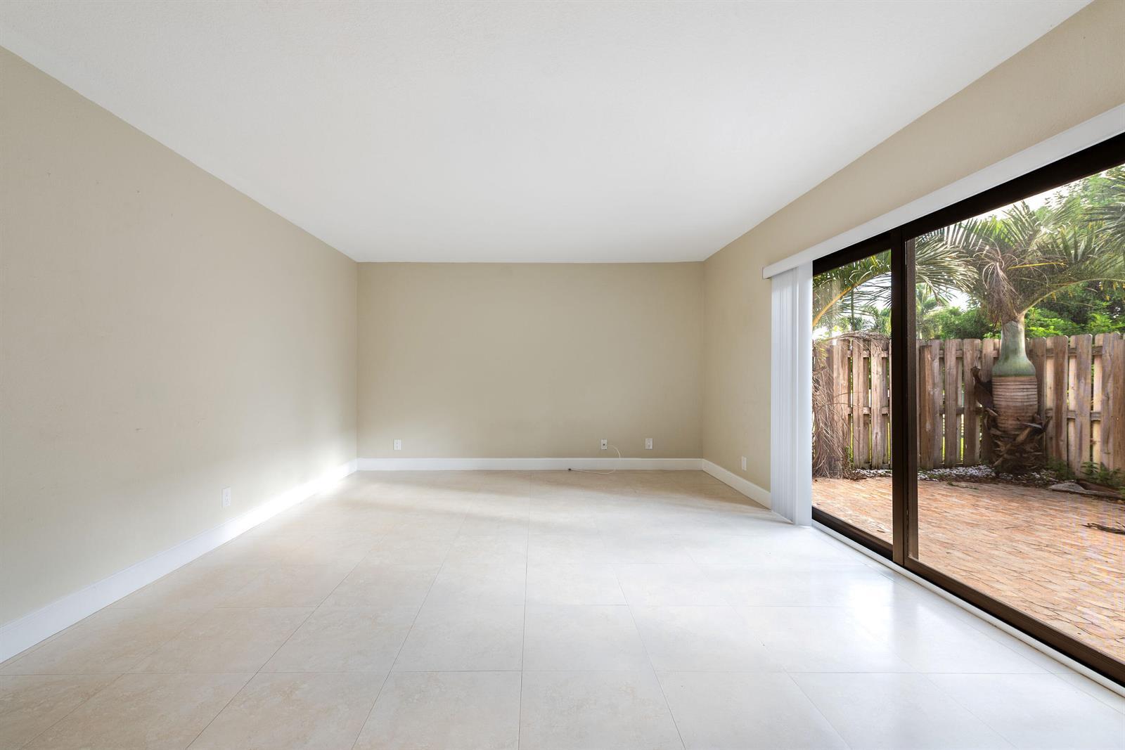 Building Photo - 2471 Waterside Dr