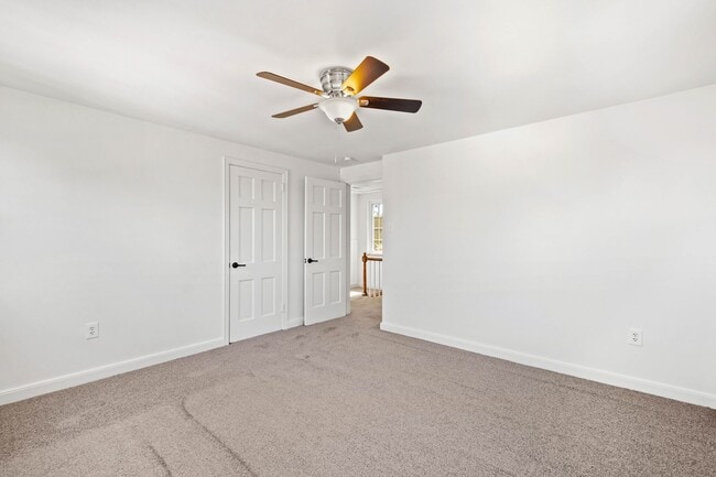 Building Photo - AVAILABLE JULY 1ST!! Don't miss this STUNNING 3 bedroom!