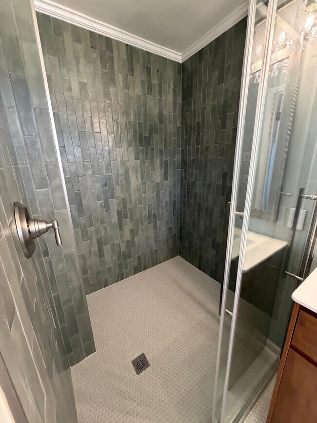 Building Photo - 524 Graycroft Dr SW