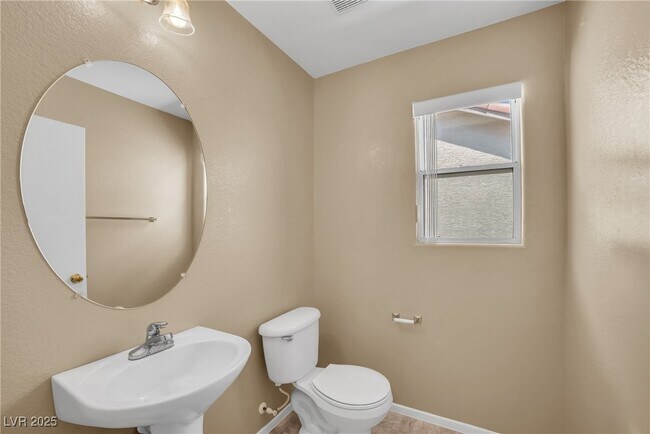 Building Photo - 11665 Primo St