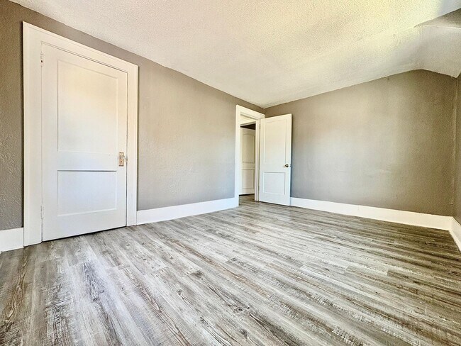 Building Photo - 1243 Portage Ave