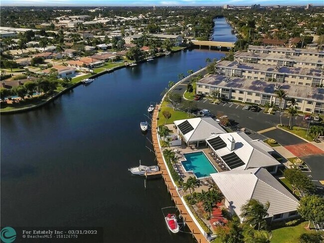 Building Photo - 120 Cypress Club Dr