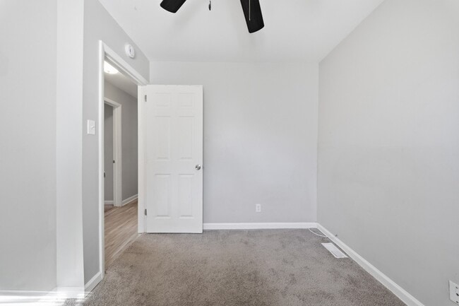 Building Photo - 613 Normandy St