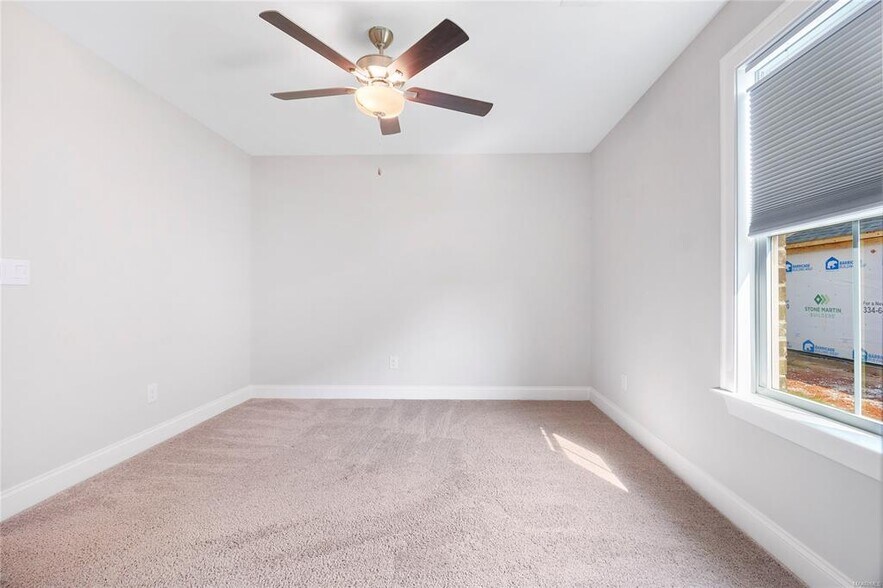 Building Photo - 994 Pearl Dr