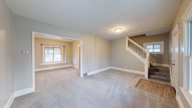 Building Photo - 3 Bed / 1 Bath in Cleveland!
