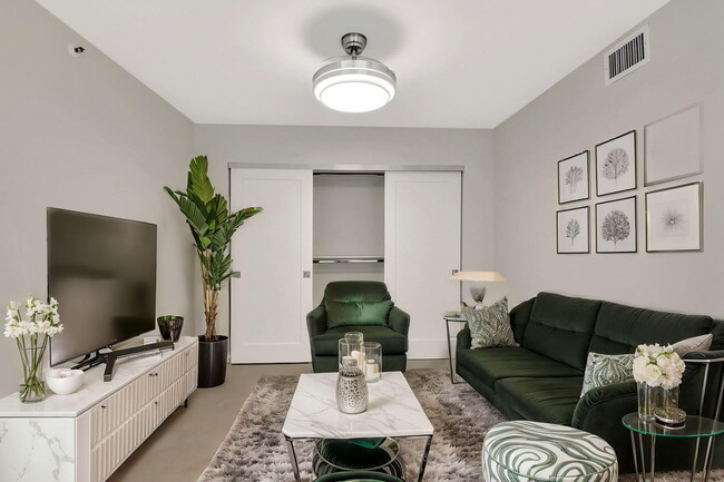 Building Photo - 14095 Royal Vista Dr