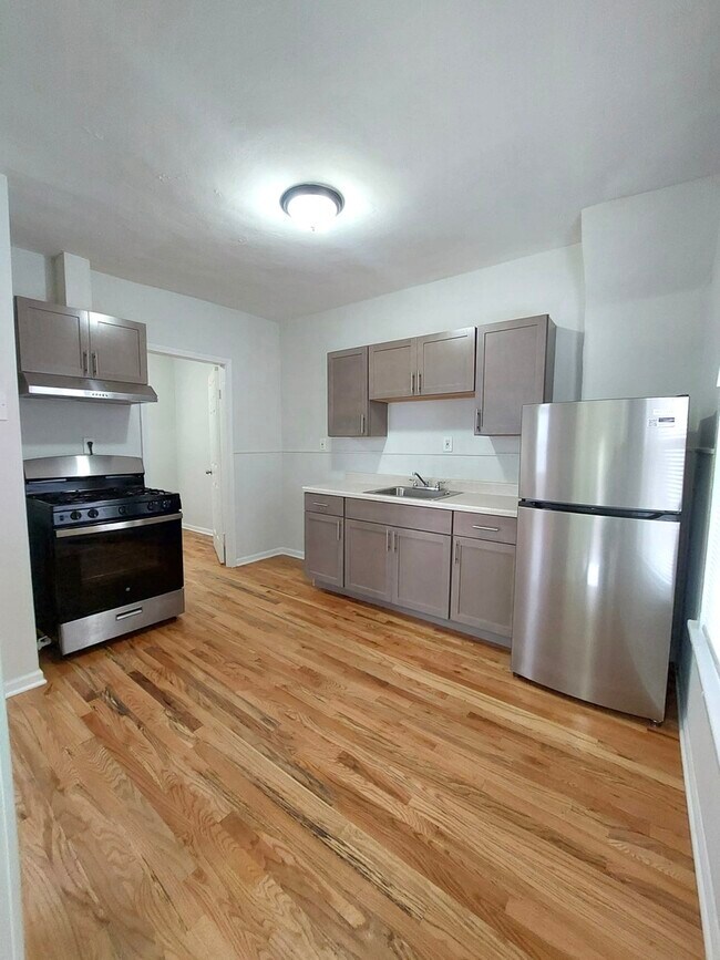 Building Photo - 1151 W 19th St