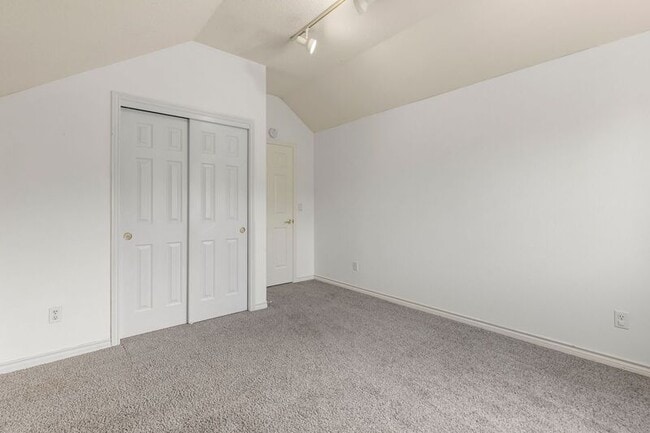 Building Photo - 700 SW 27th Way