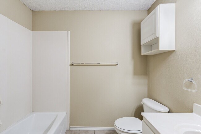 Building Photo - Conveniently located 2/2/2 with basement!!