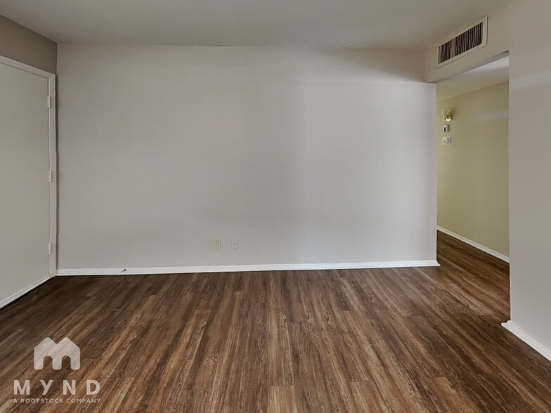 Building Photo - 3117 W Aster Dr