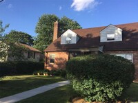Building Photo - 2 Dogwood Ln