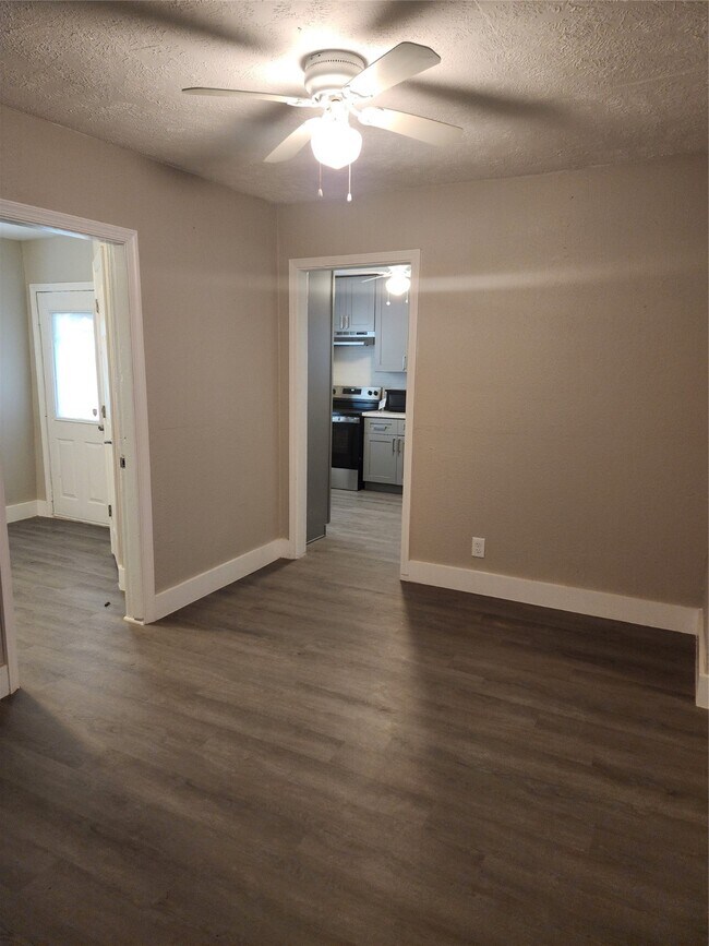 Building Photo - 4526 Kingsbury St