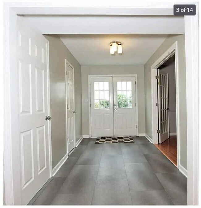 Building Photo - 2945 Riverbend Dr