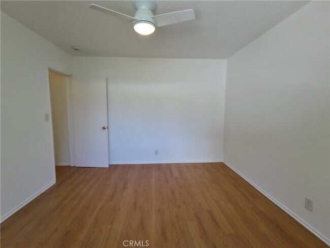 Building Photo - 919 N Orange Grove Ave