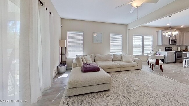 Building Photo - 10887 Ventnor Ave