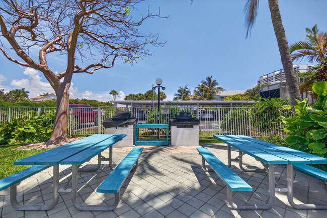 Building Photo - 2851 S Ocean Blvd