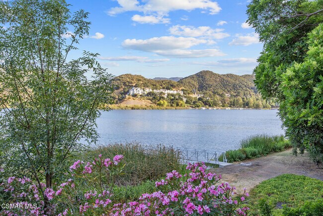 Building Photo - 498 Lake Sherwood Dr