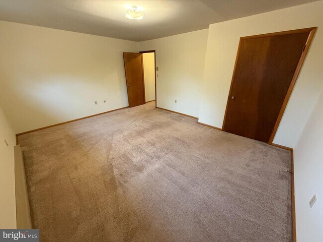 Building Photo - 114 W Vine St