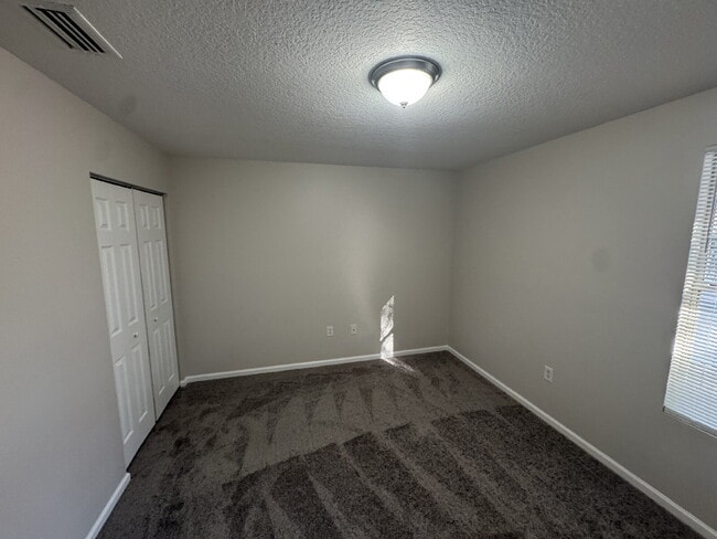 Building Photo - "Spacious 4-Bedroom Home with 2 Full Baths...