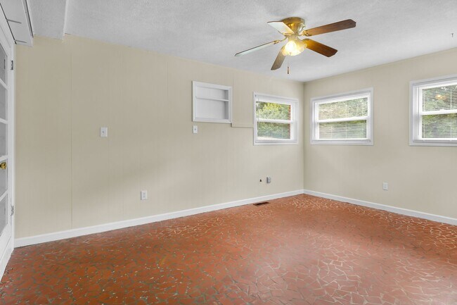 Building Photo - 120 Bernhurst Rd