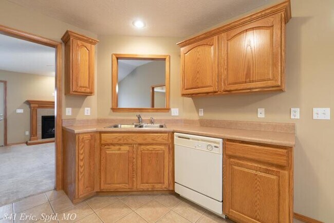 Building Photo - 841 S Eric St