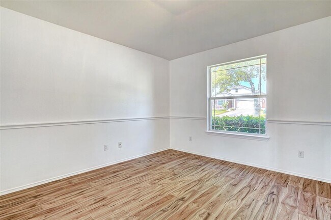 Building Photo - 1305 4 Cabin Ct