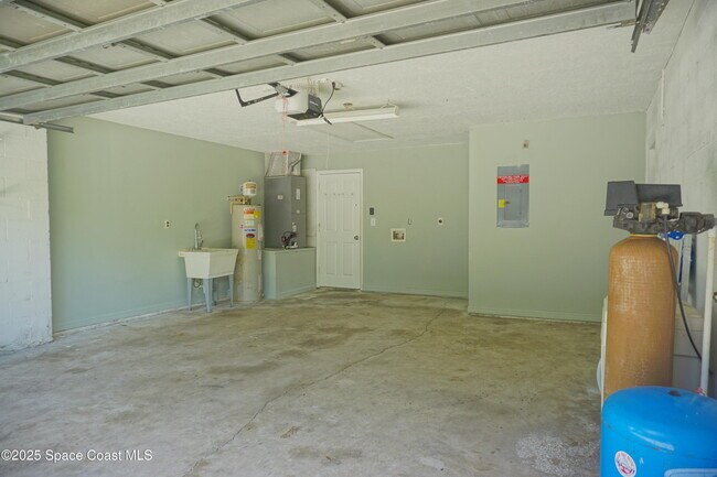 Building Photo - 1758 Tradewinds Ave SE