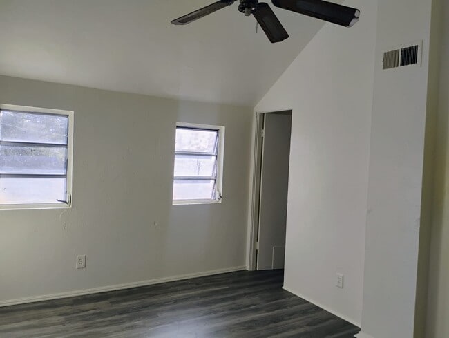 Building Photo - 538 State St