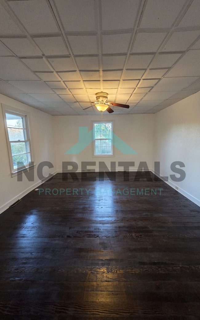 Building Photo - 721 Davis St