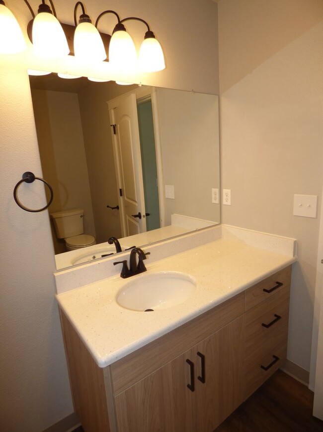 Building Photo - 3576-3578 Fisher Ct NE Salem, OR 97305