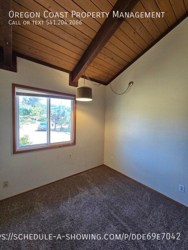 Building Photo - 1718 NW Carter Ct