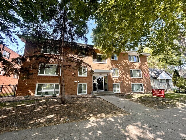 Building Photo - Minnehaha Apartments | 3628