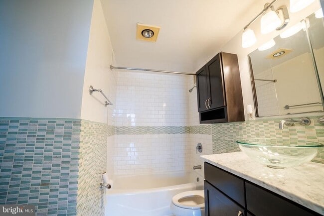 Building Photo - 4141 Henderson Rd