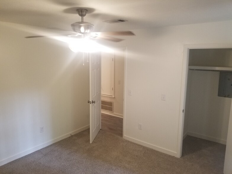 Building Photo - 203 bent creek circle south