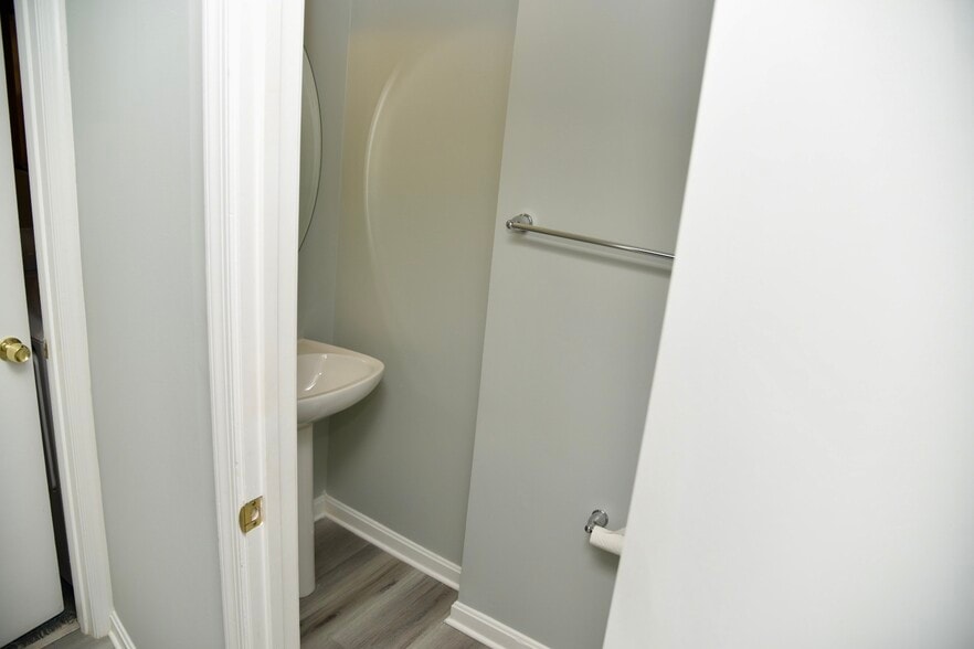 Building Photo - 6731 Sandpiper Ct