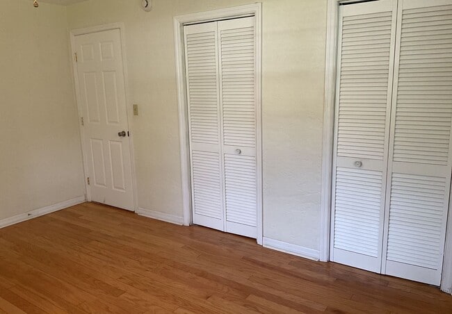 Building Photo - Beautiful Remodeled Home In Floral Park Neighborhood