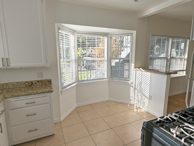 Kitchen Nook - 1440 S Stanley Ave