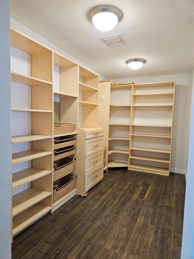 Building Photo - 6610 SW 26th St